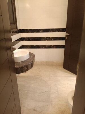 Parking in 4 BHK Builder Floor at New Friends Colony – for Rent