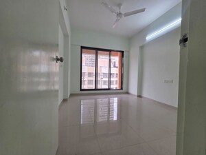 Room in 2.5 BHK Apartment at Goregaon West – for Rent