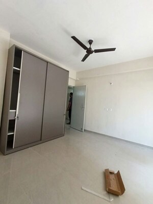 Room in 2.5 BHK Apartment at Conscient Heritage Max, Sector 102 – for Rent