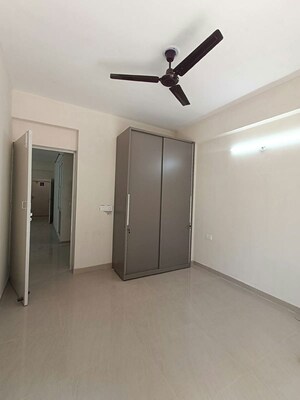 Room in 2.5 BHK Apartment at Conscient Heritage Max, Sector 102 – for Rent