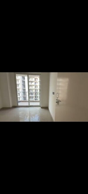 Room in 2.5 BHK Apartment at Conscient Heritage Max, Sector 102 – for Rent
