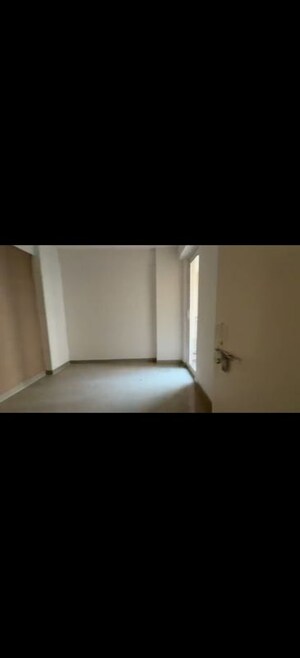 Room in 2.5 BHK Apartment at Conscient Heritage Max, Sector 102 – for Rent