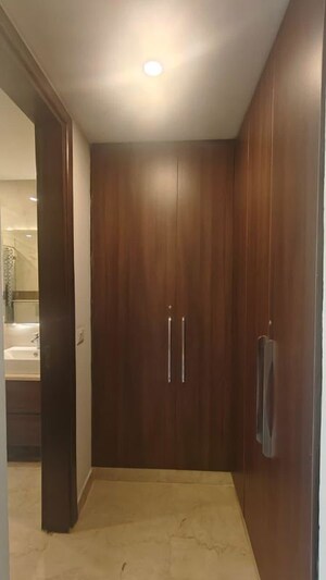 Furnished Amenities in 4 BHK Builder Floor at DLF Imperial Residences, Dlf Phase I – for Rent