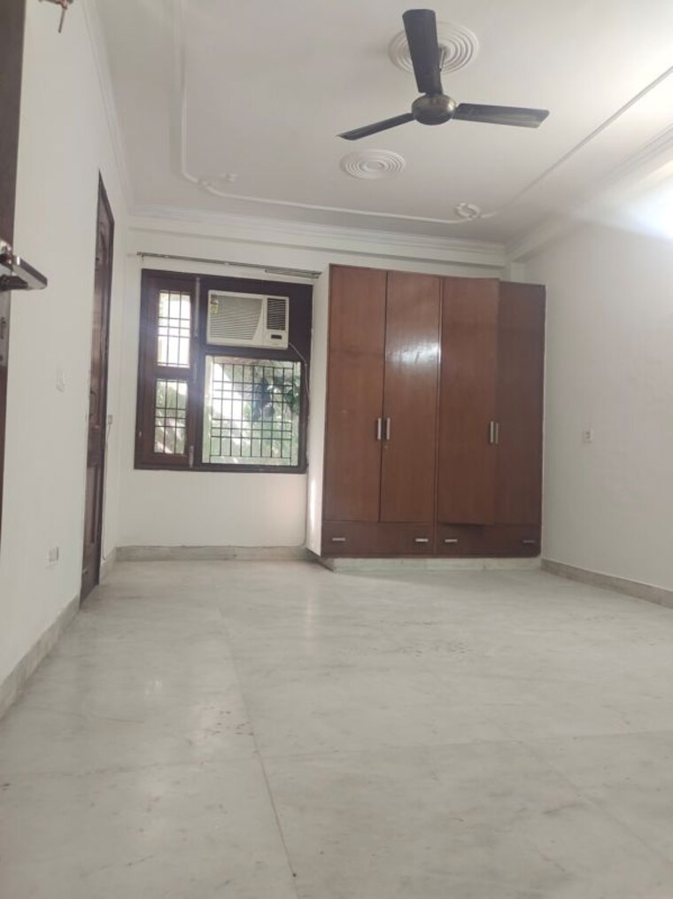 Room, kalkaji 3 Bedroom 200 Sq.Yd. Builder Floor In Kalkaji Delhi 10701175