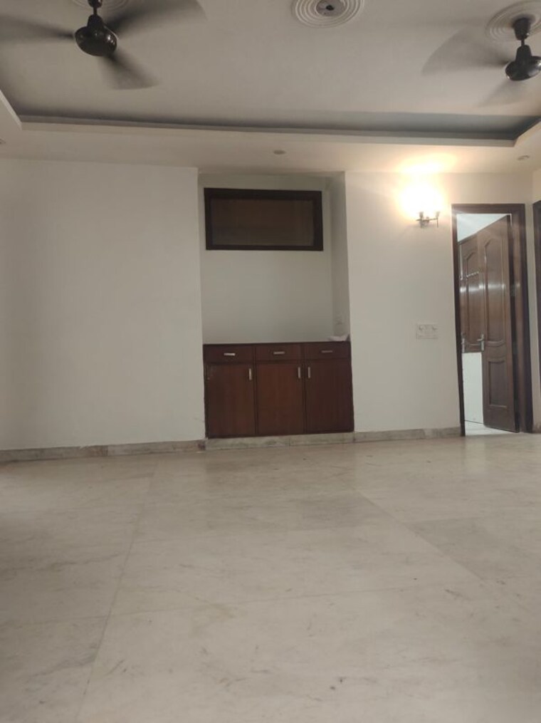 Room, kalkaji 3 Bedroom 200 Sq.Yd. Builder Floor In Kalkaji Delhi 10701175