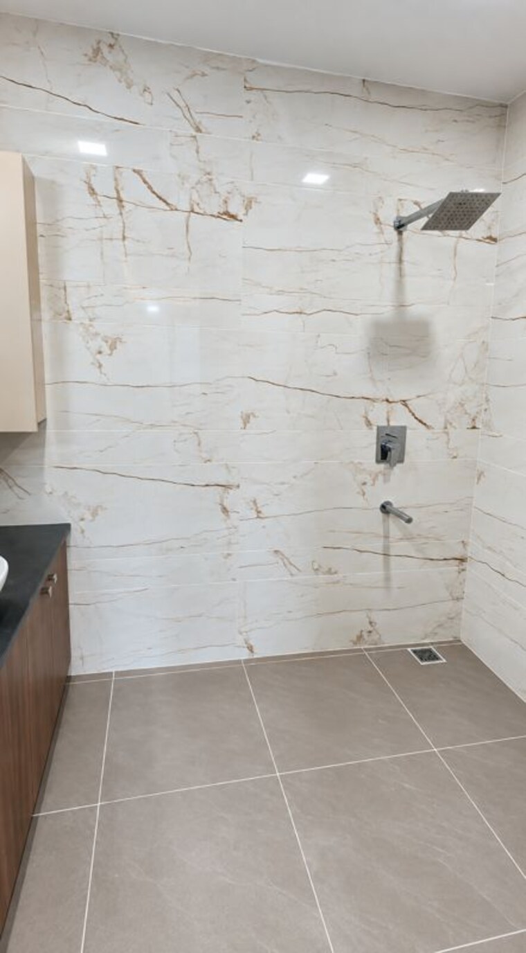 Bathroom, vasant kunj 4 Bedroom 240 Sq.Yd. Builder Floor In Vasant Kunj Delhi 10688073