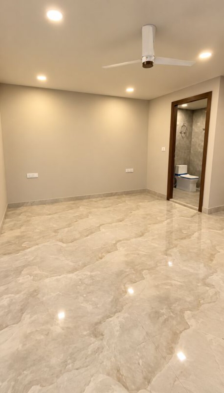 Room, vasant kunj 4 Bedroom 240 Sq.Yd. Builder Floor In Vasant Kunj Delhi 10688073