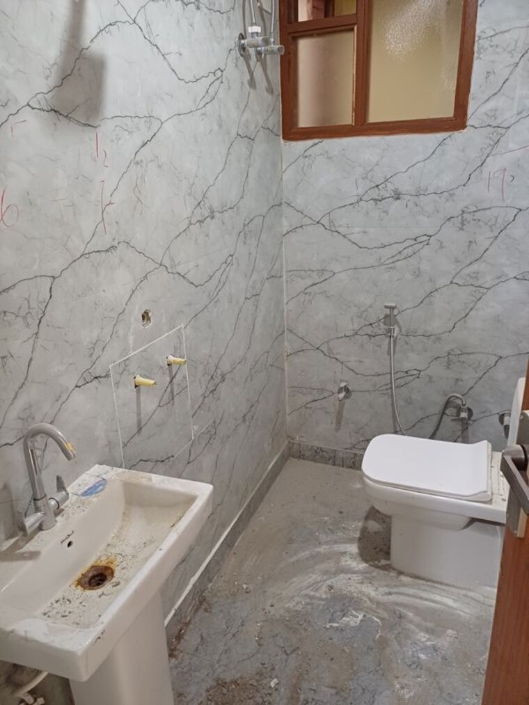 Bathroom, sector 91 3.5 Bedroom 50 Sq.Yd. Independent House In Sector 91 Faridabad 10701202