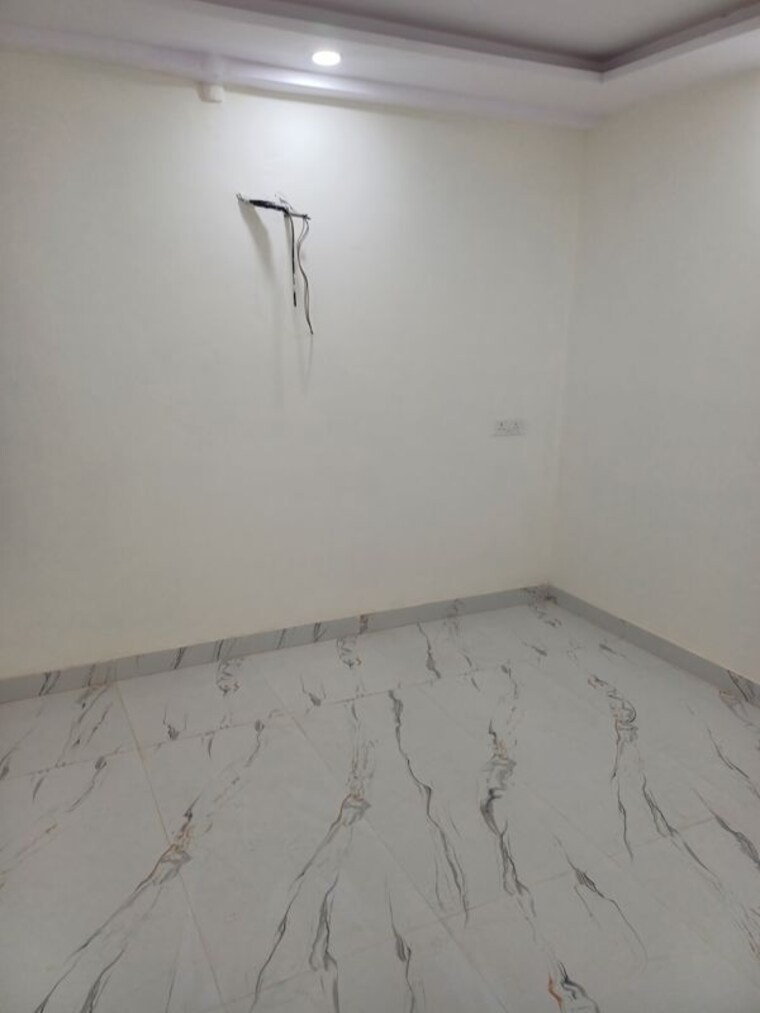 Room, sector 91 3.5 Bedroom 50 Sq.Yd. Independent House In Sector 91 Faridabad 10701202