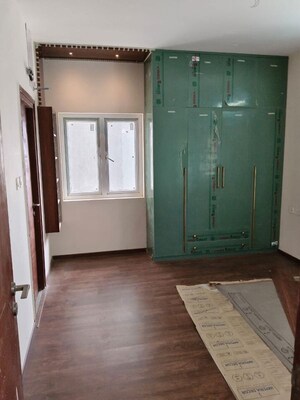 Room in 2.5 BHK Apartment at Raghuram The Vue Residences, Puppalaguda – for Rent