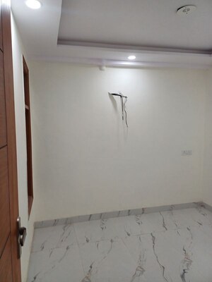 Room in 3.5 BHK Independent House at Palla – for Sale