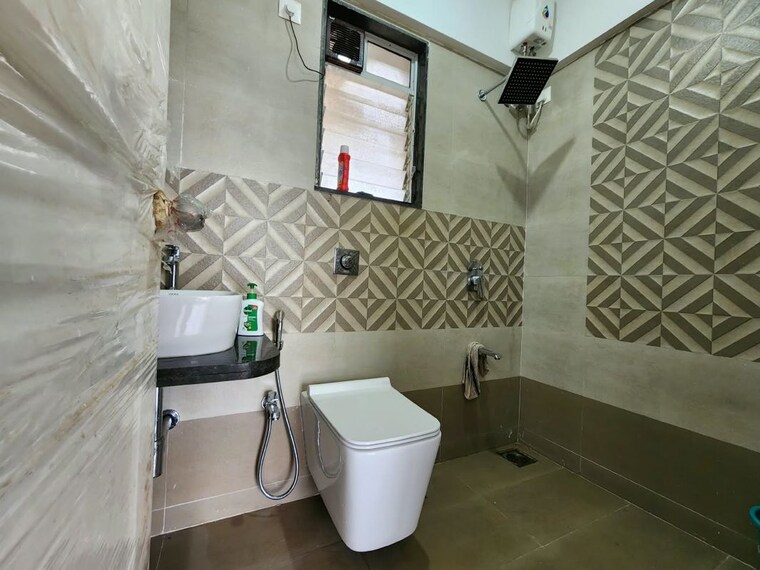 Bathroom, sanghvi-s3-proxima 2 Bedroom 672 Sq.Ft. Apartment In Chembur Mumbai 10701218