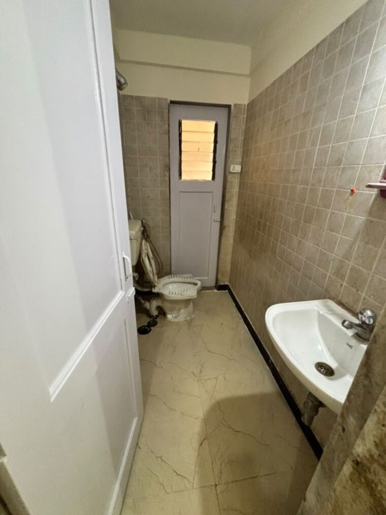 Bathroom, vijay-vatika 2 Bedroom 663 Sq.Ft. Apartment In Kavesar Thane 10701169