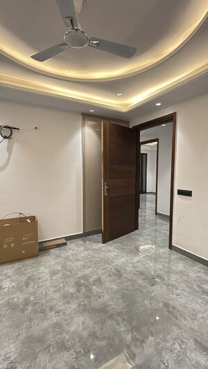 Room in 4 BHK Builder Floor at Vasant Kunj – for Sale
