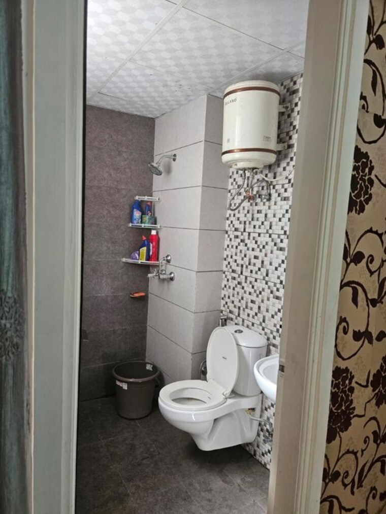 Bathroom, highland-park-chandigarh 2 Bedroom 1156 Sq.Ft. Apartment In Bhabat Zirakpur 10701239