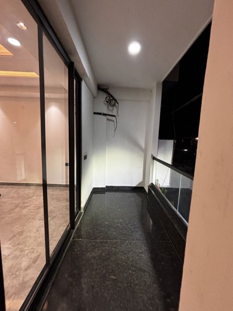 Balcony, vasant kunj 4 Bedroom 250 Sq.Yd. Builder Floor In Vasant Kunj Delhi 10701245