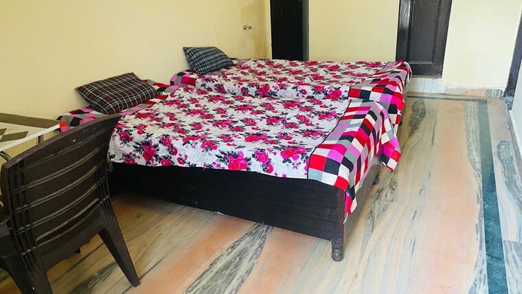 Bedroom, sector 55 Pg For Girls In Sector 55 10701139