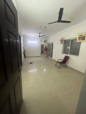 Room in 3 BHK Apartment at Paramount Floraville, Sector 137 – for Rent