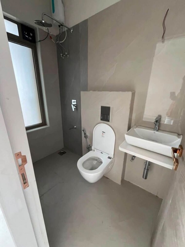 Bathroom, crystal-hitendra-dhamm-shabha-chs 2 Bedroom 648 Sq.Ft. Apartment In Goregaon West Mumbai 10701282