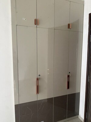 Furnished Amenities in 3 BHK Apartment at Smart World Orchard, Sector 61 – for Sale