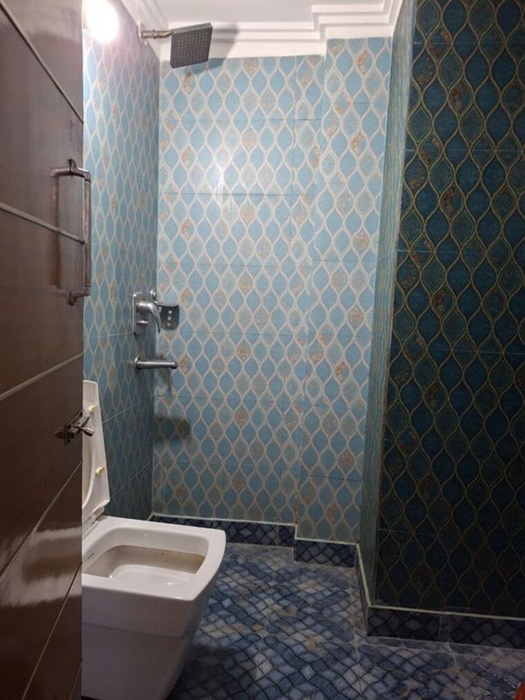 Bathroom, new rajinder nagar 2 Bedroom 80 Sq.Yd. Builder Floor In New Rajinder Nagar Delhi 10701277