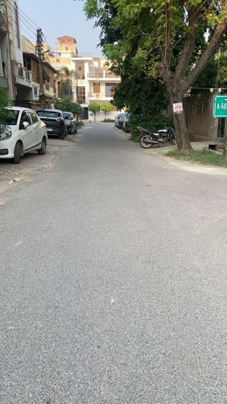  Parking, rwa-apartments-sector-19 4 Bedroom 200 Sq.Mt. Independent House In Sector 19 Noida 10701268