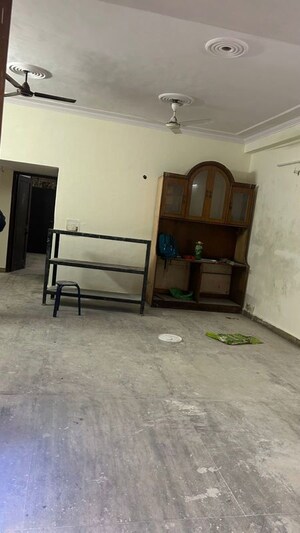 Room in 4 BHK Independent House at RWA Apartments Sector 19, Sector 19 – for Sale