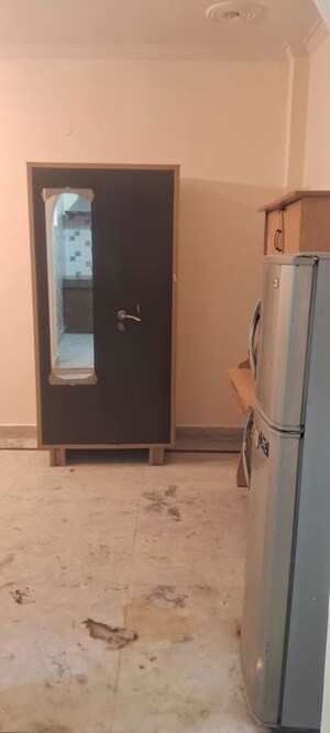 Room in 1 BHK Apartment at Dlf City Phase 3 – for Rent
