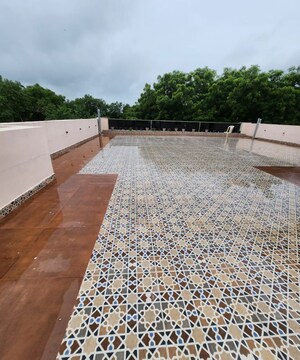 Swimming Pool in 4 BHK Independent House at Sainik Farm – for Rent