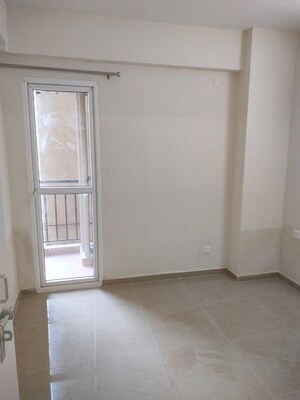 Room in 3 BHK Apartment at Conscient Habitat 102, Sector 102 – for Rent
