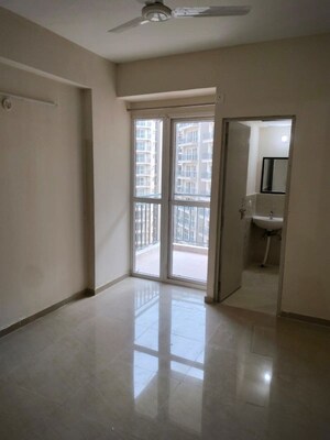 Room in 3 BHK Apartment at Conscient Habitat 102, Sector 102 – for Rent