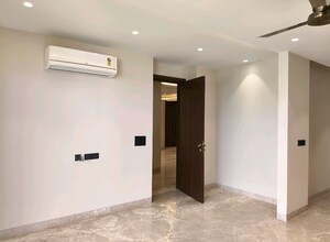 Room in 3 BHK Builder Floor at Dlf City Phase 3 – for Rent