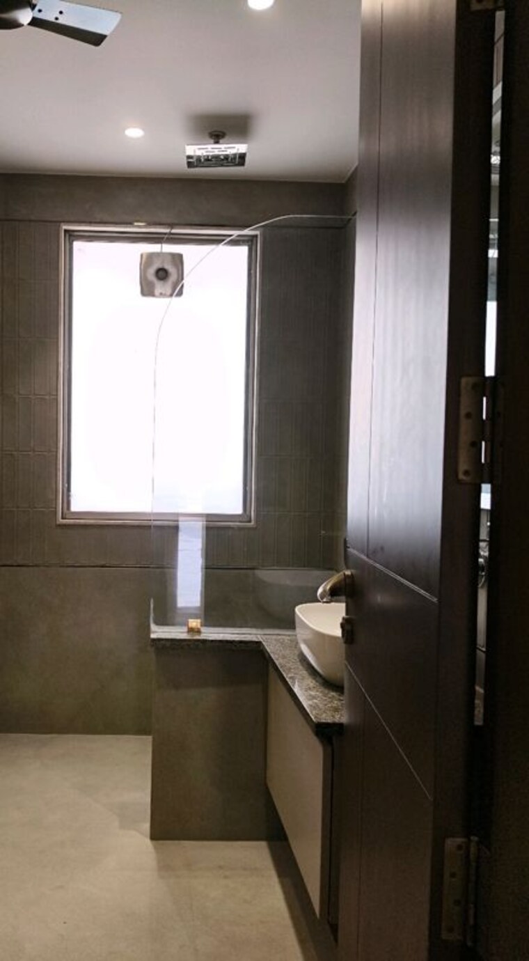 Bathroom, dlf city phase 3 3 Bedroom 1930 Sq.Ft. Builder Floor In Dlf City Phase 3 Gurgaon 10701356