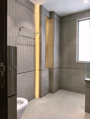 Building Lobby in 3 BHK Builder Floor at Dlf City Phase 3 – for Rent