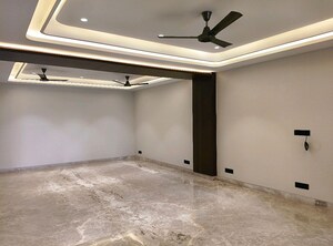 Room in 3 BHK Builder Floor at Dlf City Phase 3 – for Rent