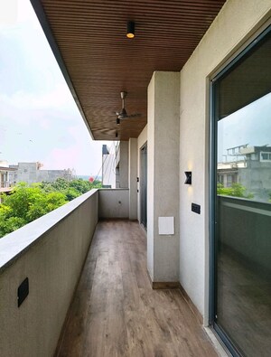 Balcony in 3 BHK Builder Floor at Dlf City Phase 3 – for Rent