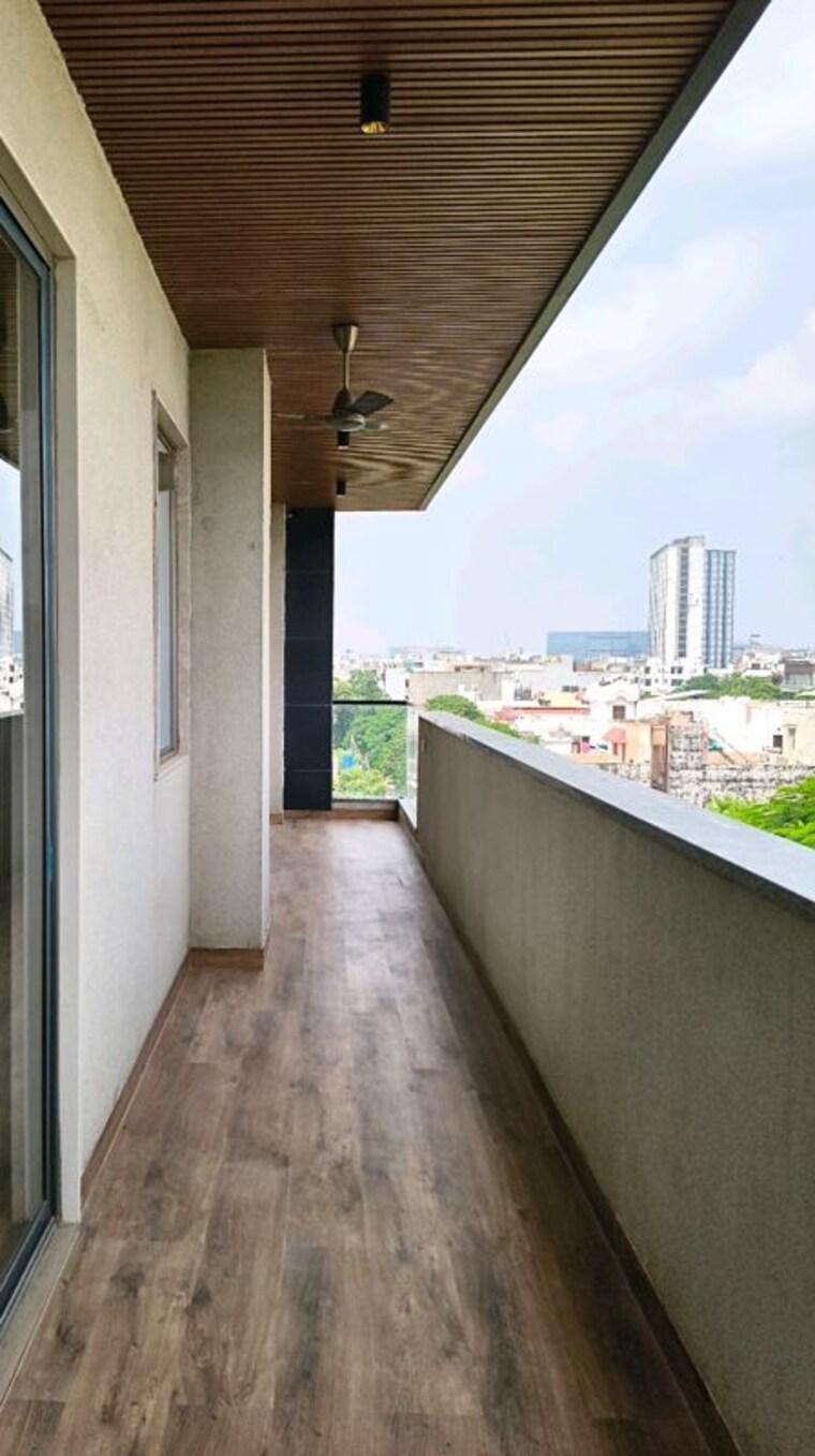Balcony, dlf city phase 3 3 Bedroom 1930 Sq.Ft. Builder Floor In Dlf City Phase 3 Gurgaon 10701356