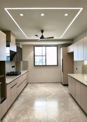 Room in 3 BHK Builder Floor at Dlf City Phase 3 – for Rent