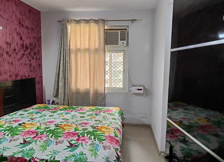 Bedroom, ramesh nagar 2 Bedroom 100 Sq.Yd. Builder Floor In Ramesh Nagar Delhi 10701375