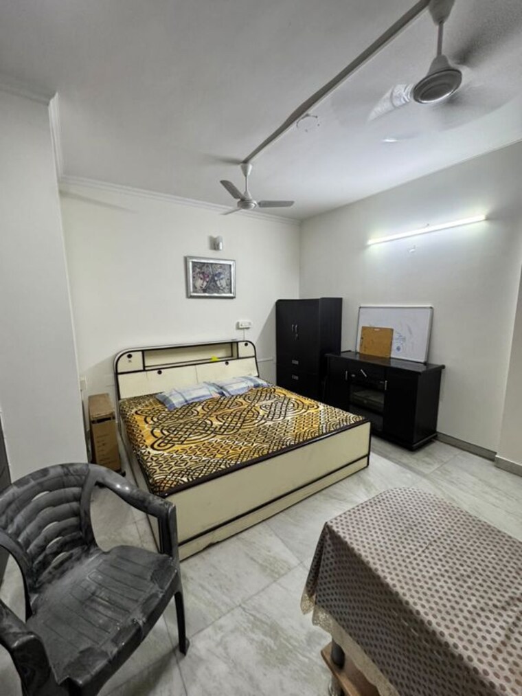 Bedroom, lajpat nagar 1 Bedroom 100 Sq.Yd. Builder Floor In Lajpat Nagar Delhi 10701396