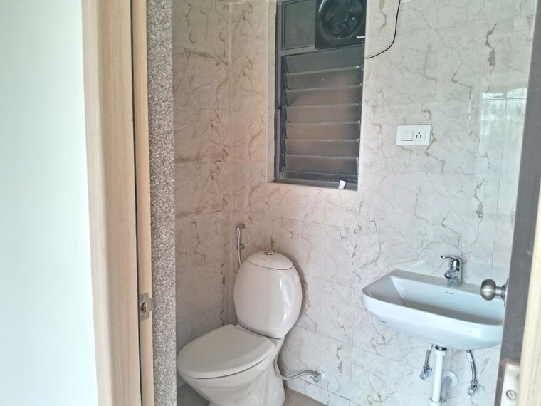 Bathroom, kumar-parc-residences 1 Bedroom 500 Sq.Ft. Apartment In Hadapsar Pune 10701414