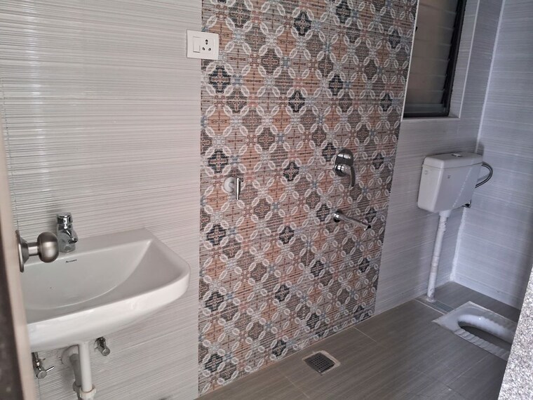 Bathroom, kumar-parc-residences 1 Bedroom 500 Sq.Ft. Apartment In Hadapsar Pune 10701414