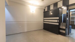 Room in 3 BHK Apartment at Nirala Estate, Tech Zone 4 Greater Noida – for Sale