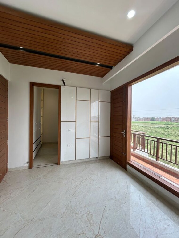 Room, kharar road 3 Bedroom 111 Sq.Yd. Villa In Kharar Road Mohali 10701420
