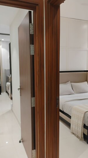 Furnished Amenities in 3 BHK Apartment at Eldeco Latitude 27, Iim Road – for Sale