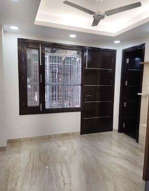 Room in 3 BHK Builder Floor at Rajouri Garden – for Rent