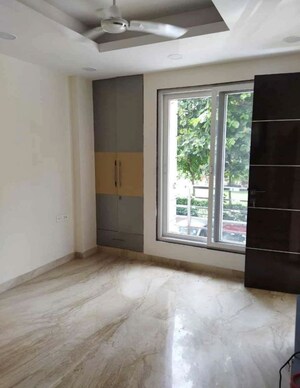 Room in 3 BHK Builder Floor at Rajouri Garden – for Rent