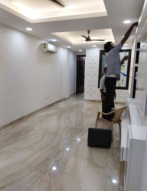 Team Area in 3 BHK Builder Floor at Rajouri Garden – for Rent