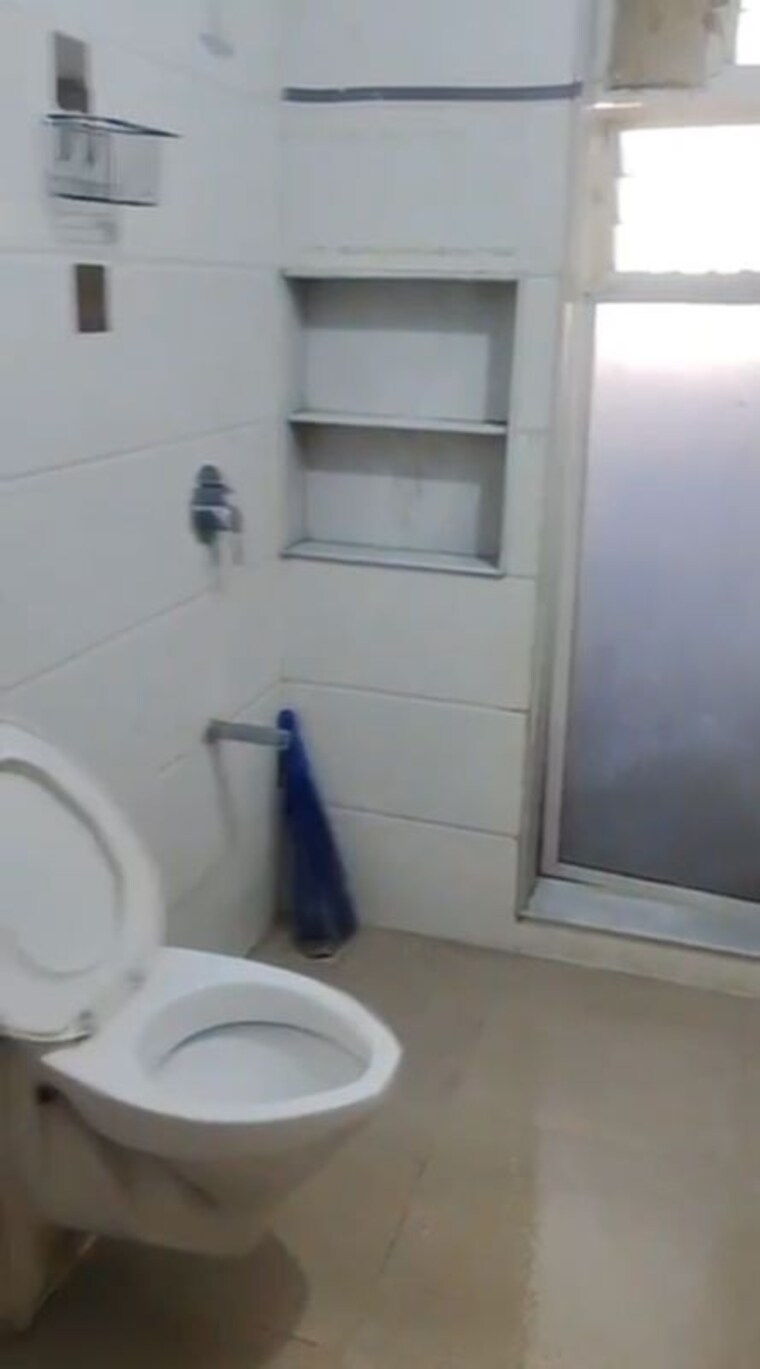 Bathroom, chembur 2 Bedroom 700 Sq.Ft. Apartment In Chembur Mumbai 10701481