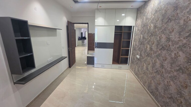 Room, pir machalla 3.5 Bedroom 1950 Sq.Ft. Builder Floor In Pir Machalla Zirakpur 10701492